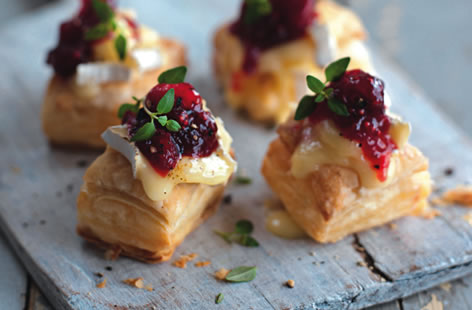 Cranberry Camembert puffs